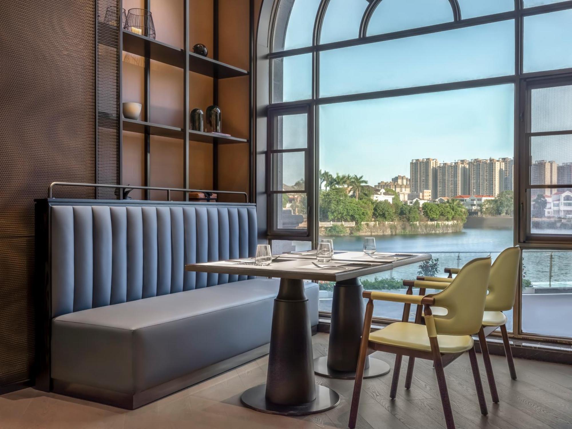 Four Points By Sheraton Yangjiang City Center Екстер'єр фото