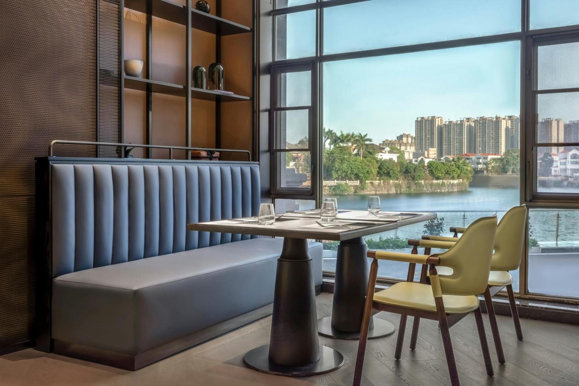 Four Points By Sheraton Yangjiang City Center Екстер'єр фото